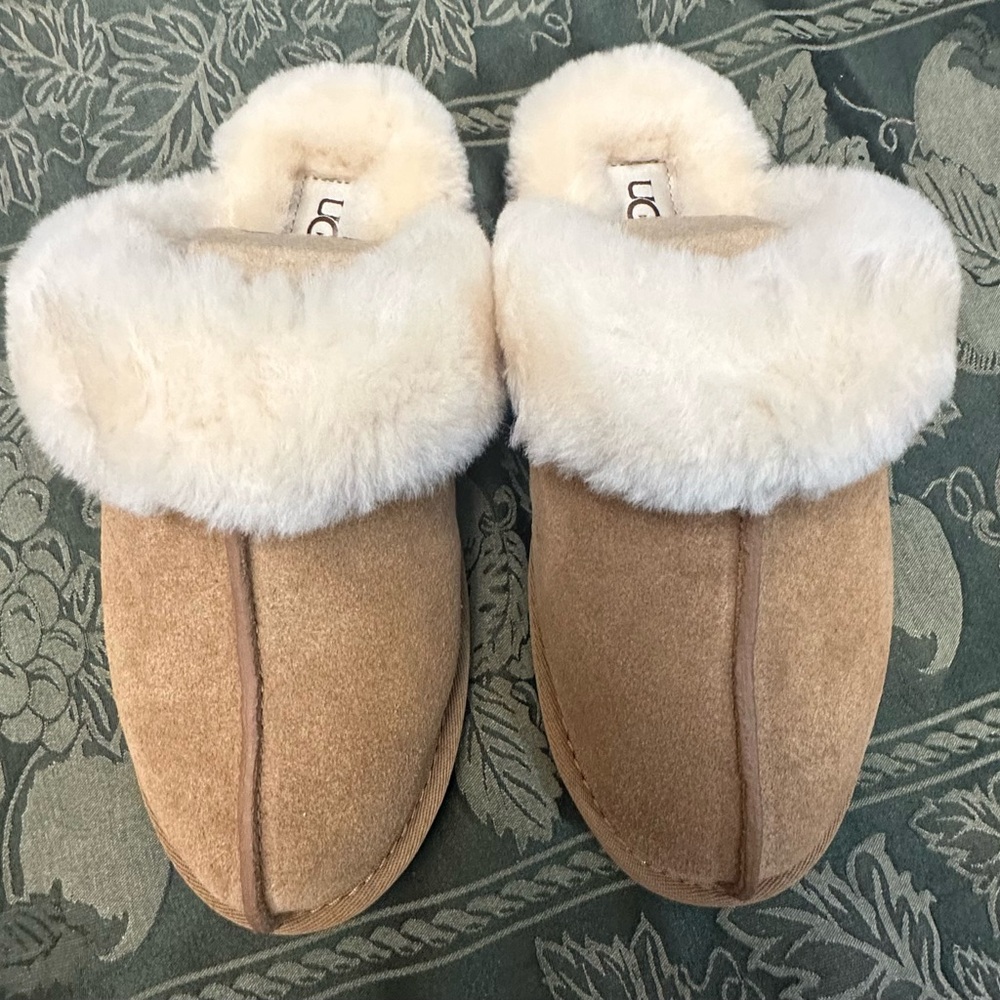 UGG Women's Tan Slippers with Cream Fur Lining